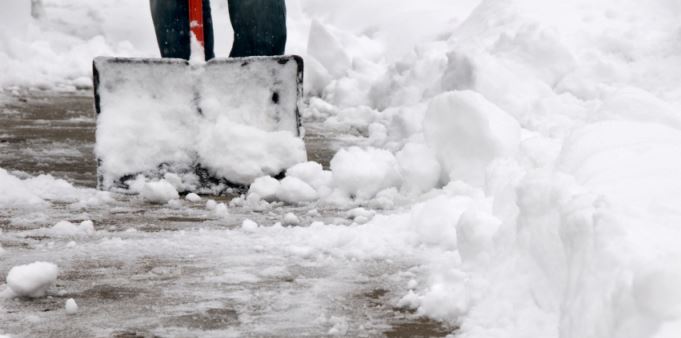 shoveling-snow-e1416941422453 (1)